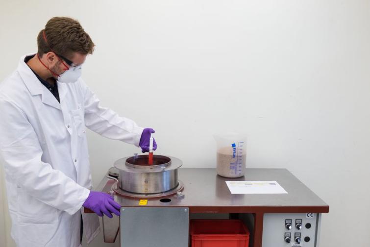 web_treating_seeds_batch_treater_niklas