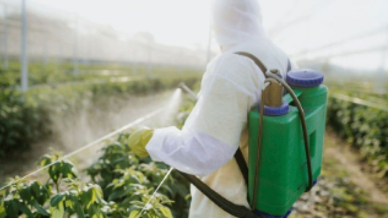 02_dual_gold_easy_to_use_herbicide.png